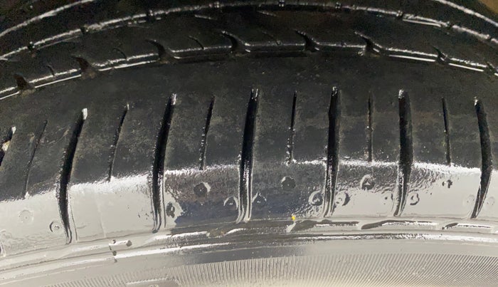 2021 Volkswagen Polo HIGHLINE PLUS 1.0, Petrol, Manual, 38,721 km, Left Front Tyre Tread