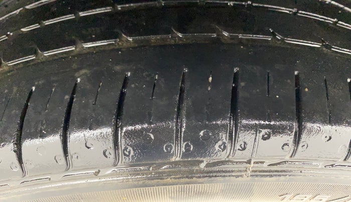 2021 Volkswagen Polo HIGHLINE PLUS 1.0, Petrol, Manual, 38,721 km, Left Rear Tyre Tread