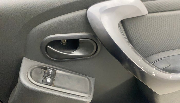 2015 Renault Duster 85 PS RXE DIESEL, Diesel, Manual, 76,908 km, Driver Side Door Panels Control