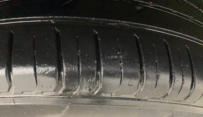 2015 Renault Duster 85 PS RXE DIESEL, Diesel, Manual, 76,908 km, Right Front Tyre Tread