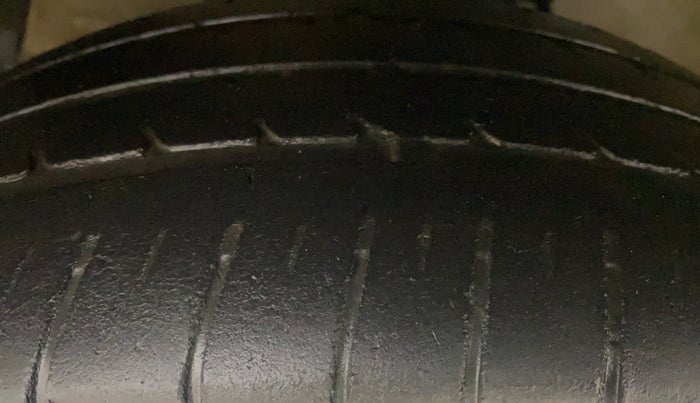 2017 Maruti Ertiga VDI SHVS, Diesel, Manual, 47,964 km, Left Front Tyre Tread