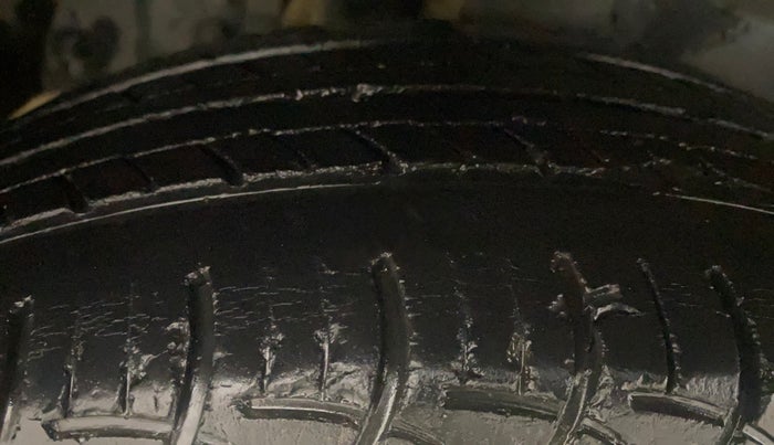 2017 Maruti Ertiga VDI SHVS, Diesel, Manual, 47,964 km, Right Rear Tyre Tread