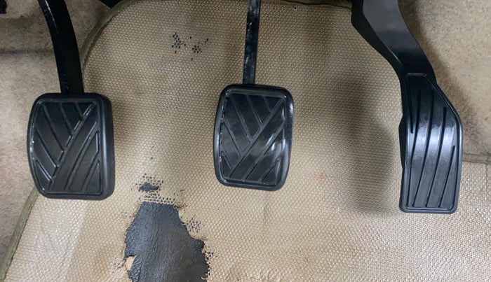 2017 Maruti Ertiga VDI SHVS, Diesel, Manual, 47,964 km, Pedals