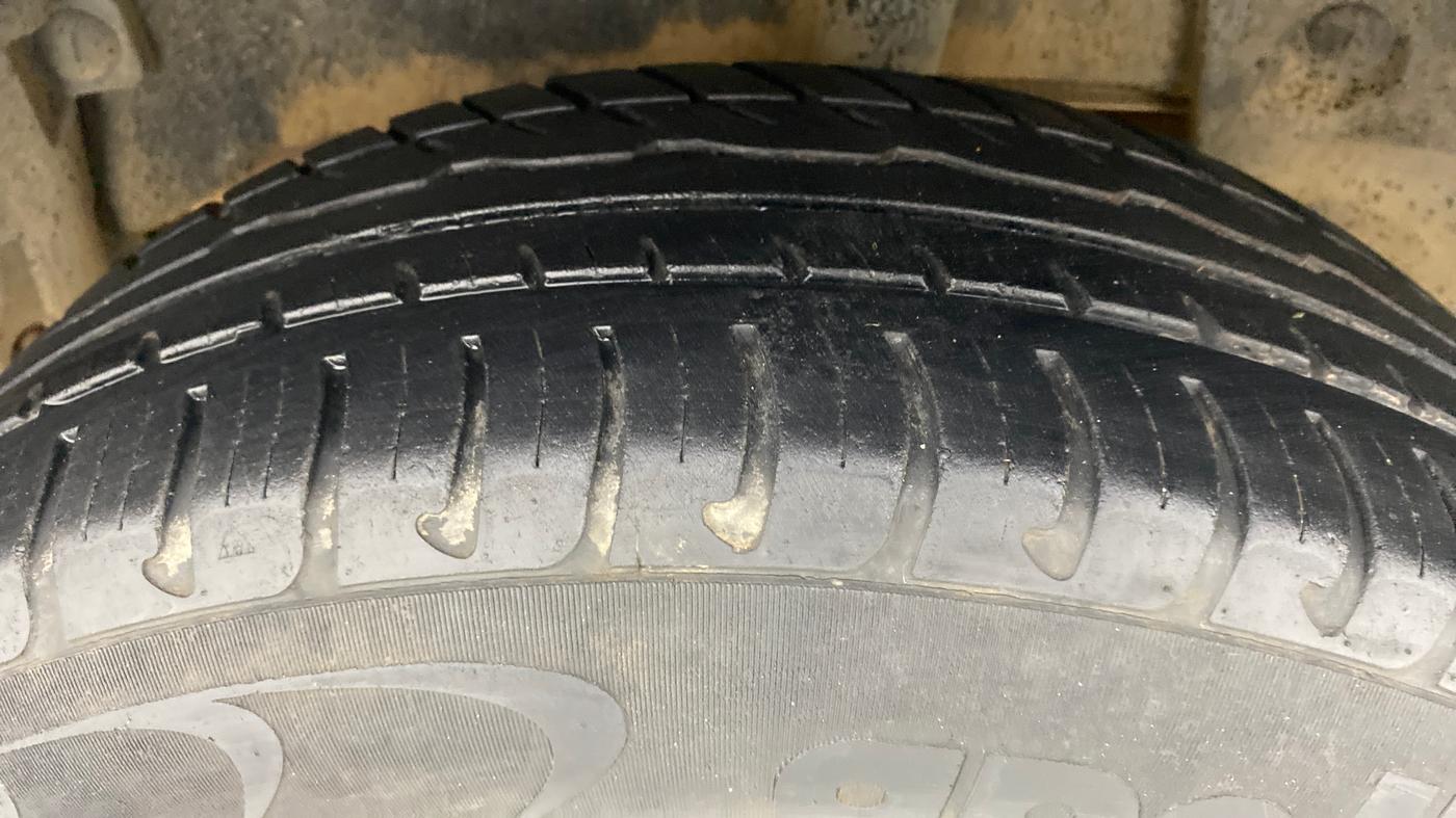 2017 Renault Duster RXS CVT 106 PS, Petrol, Automatic, 31,987 km, Left Rear Tyre Tread