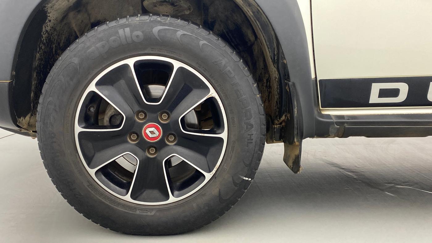 2017 Renault Duster RXS CVT 106 PS, Petrol, Automatic, 31,987 km, Left Front Wheel