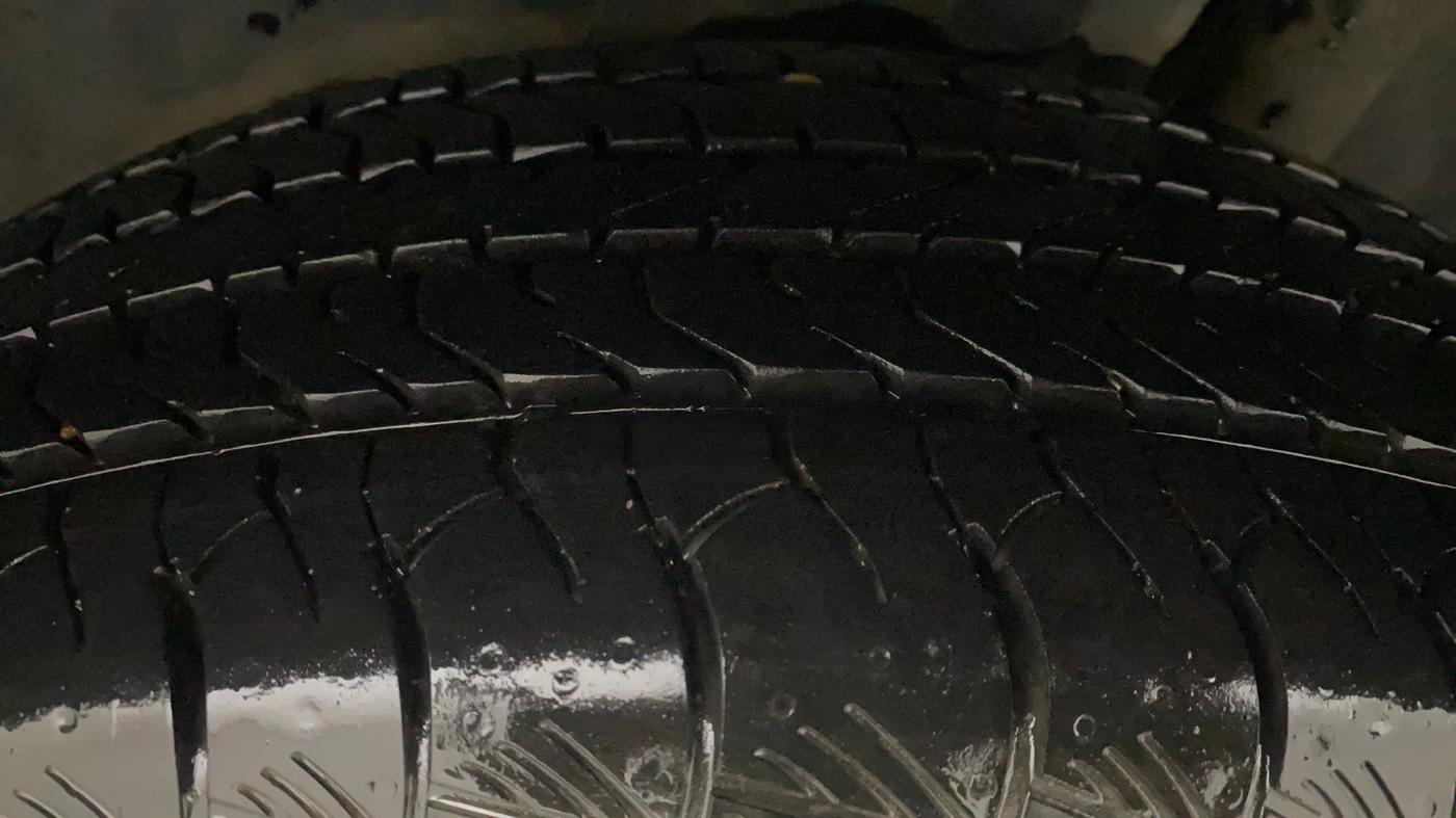 2023 Maruti Grand Vitara ALPHA SMART HYBRID AT, Petrol, Automatic, 7,822 km, Left Rear Tyre Tread