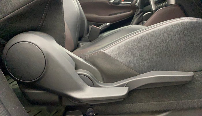 2023 Maruti Grand Vitara ALPHA SMART HYBRID AT, Petrol, Automatic, 7,822 km, Driver Side Adjustment Panel