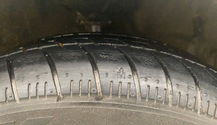 2015 Maruti Celerio VXI AMT, Petrol, Automatic, 36,240 km, Right Front Tyre Tread