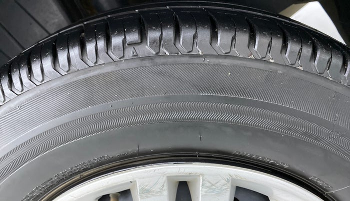 2018 Maruti Dzire VXI AMT, Petrol, Automatic, 17,657 km, Left Rear Tyre Tread