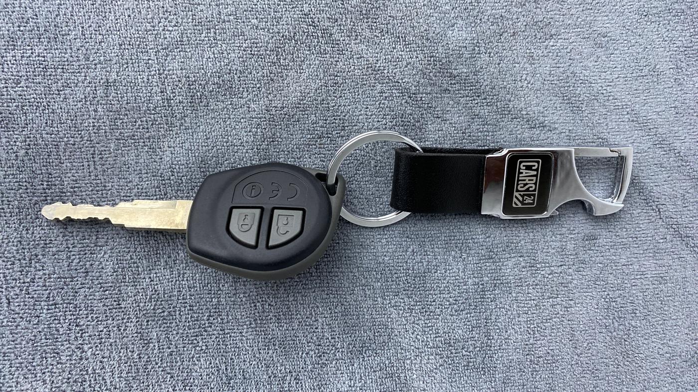 2018 Maruti Dzire VXI AMT, Petrol, Automatic, 17,657 km, Key Close Up