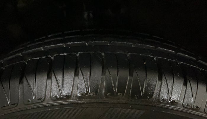2021 KIA SONET HTX 1.0 IMT, Petrol, Manual, 76,396 km, Right Front Tyre Tread