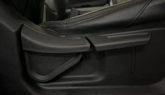 2021 KIA SONET HTX 1.0 IMT, Petrol, Manual, 76,396 km, Driver Side Adjustment Panel