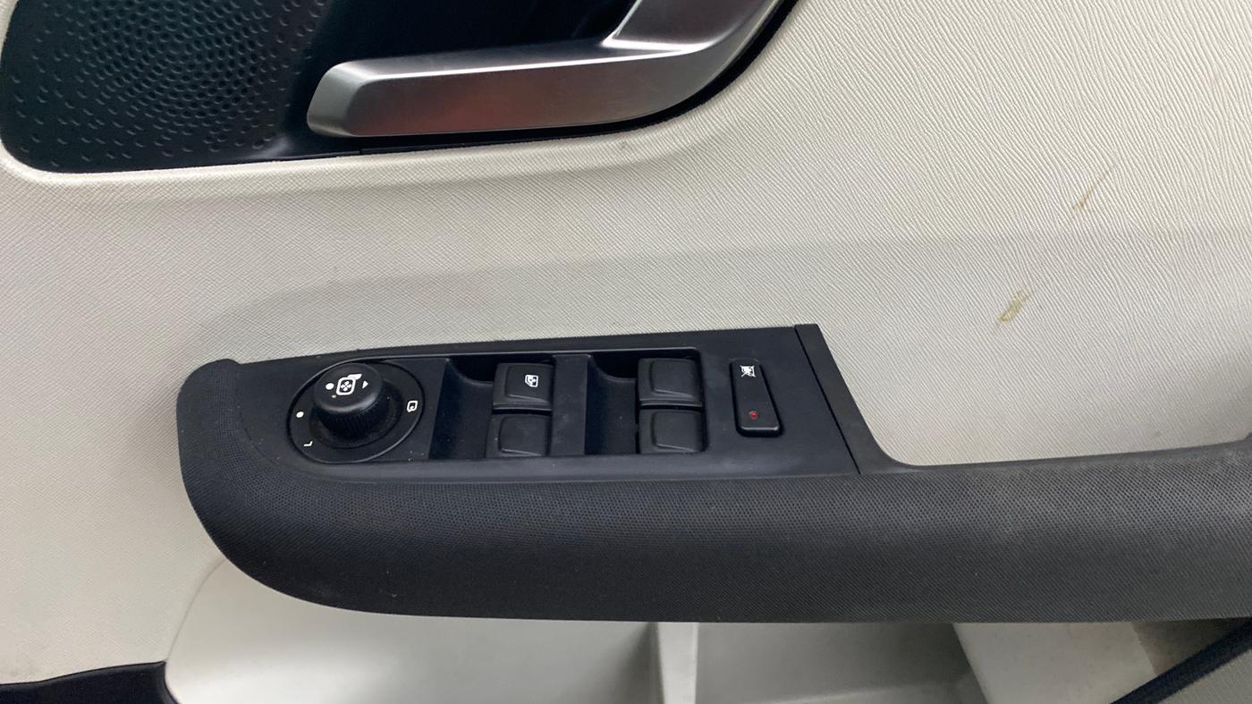 2021 Tata ALTROZ XZ PLUS PETROL, Petrol, Manual, 29,312 km, Driver Side Door Panels Control