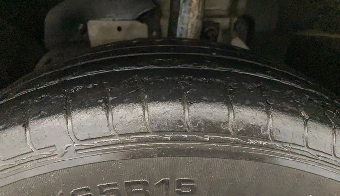 2016 Ford Ecosport TREND+ 1.5L DIESEL, Diesel, Manual, 1,12,680 km, Left Front Tyre Tread