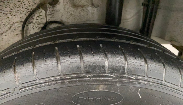 2016 Ford Ecosport TREND+ 1.5L DIESEL, Diesel, Manual, 1,12,680 km, Left Rear Tyre Tread