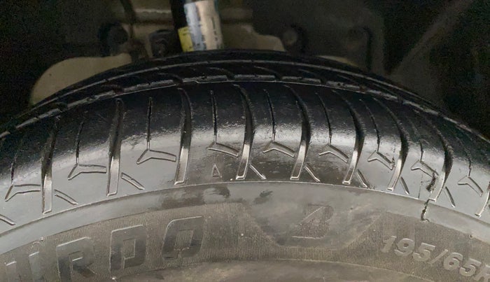 2016 Ford Ecosport TREND+ 1.5L DIESEL, Diesel, Manual, 1,12,680 km, Right Front Tyre Tread