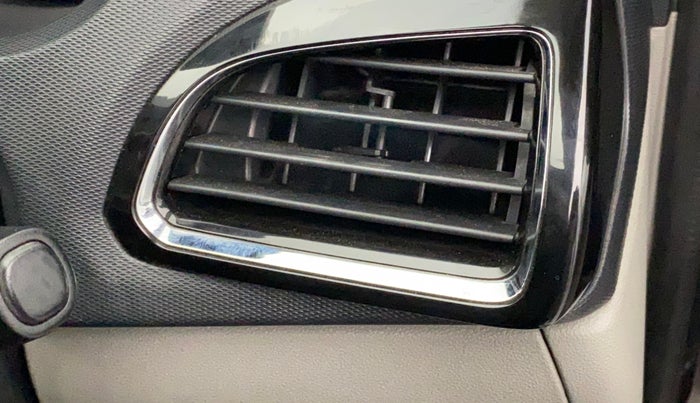 2016 Tata Tiago XZ PETROL, Petrol, Manual, 42,840 km, AC Unit - Front vent has minor damage