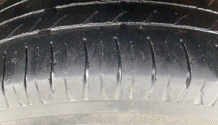 2015 Datsun Go T, Petrol, Manual, 73,582 km, Left Front Tyre Tread