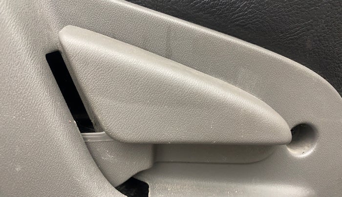 2015 Datsun Go T, Petrol, Manual, 73,582 km, Driver Side Adjustment Panel
