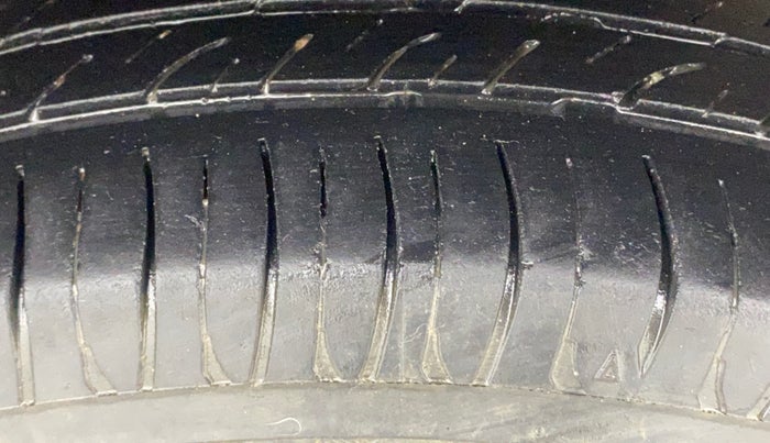 2015 Datsun Go T, Petrol, Manual, 73,582 km, Left Rear Tyre Tread