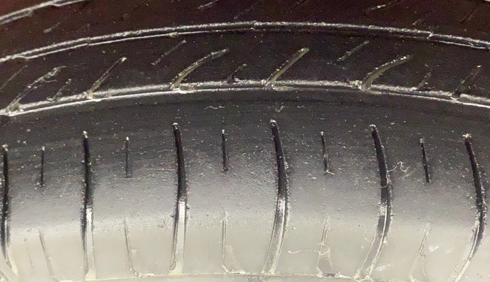 2015 Datsun Go T, Petrol, Manual, 73,582 km, Right Front Tyre Tread