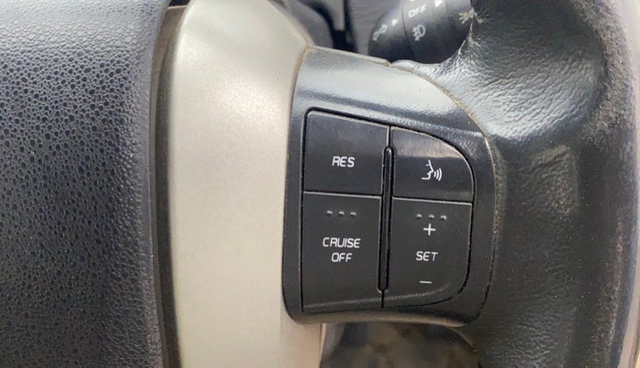 2016 Mahindra XUV500 W8, Diesel, Manual, 1,02,915 km, Adaptive Cruise Control