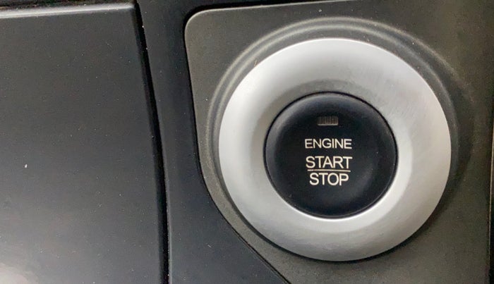 2016 Mahindra XUV500 W8, Diesel, Manual, 1,02,915 km, Keyless Start/ Stop Button