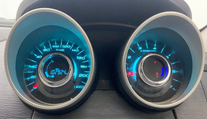 2016 Mahindra XUV500 W8, Diesel, Manual, 1,02,915 km, Odometer Image