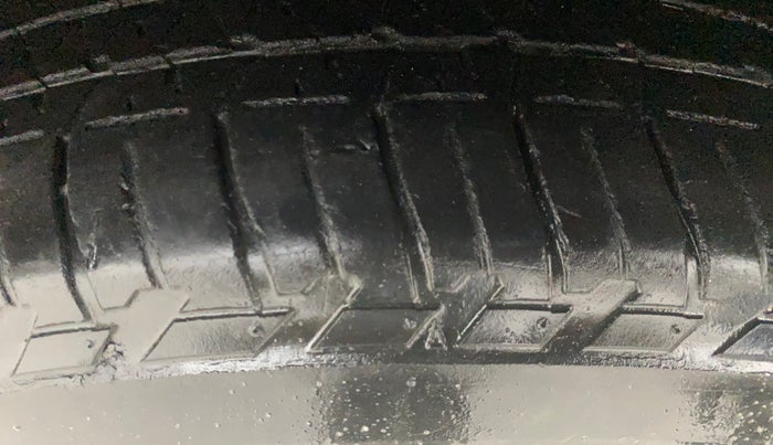 2016 Mahindra XUV500 W8, Diesel, Manual, 1,02,915 km, Left Front Tyre Tread
