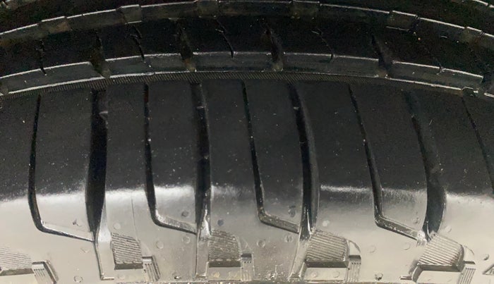 2016 Mahindra XUV500 W8, Diesel, Manual, 1,02,915 km, Left Rear Tyre Tread