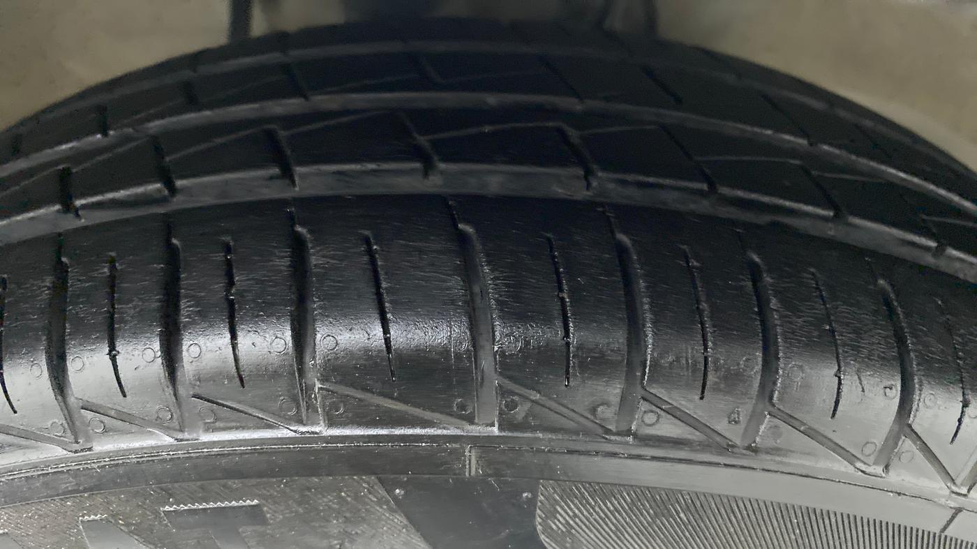 2020 Maruti Alto LXI, Petrol, Manual, 11,634 km, Right Front Tyre Tread