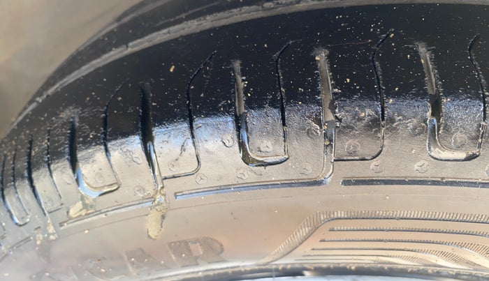 2013 Hyundai i10 ERA 1.1, Petrol, Manual, 65,539 km, Right Front Tyre Tread