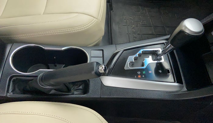 2016 Toyota Corolla Altis G AT, Petrol, Automatic, 36,622 km, Gear Lever