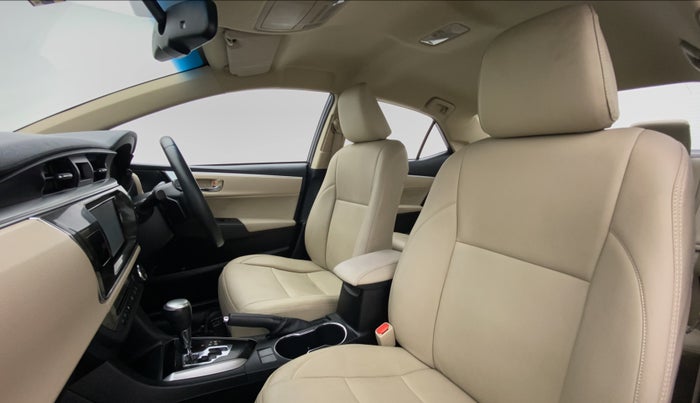 2016 Toyota Corolla Altis G AT, Petrol, Automatic, 36,622 km, Right Side Front Door Cabin