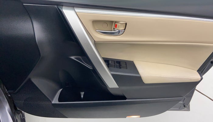 2016 Toyota Corolla Altis G AT, Petrol, Automatic, 36,622 km, Driver Side Door Panels Control