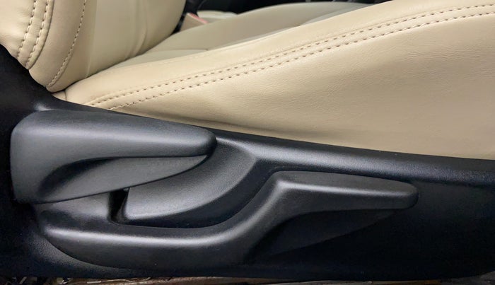 2016 Toyota Corolla Altis G AT, Petrol, Automatic, 36,622 km, Driver Side Adjustment Panel