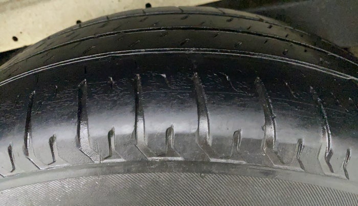 2014 Mahindra Xylo D4 BS IV, Diesel, Manual, 73,064 km, Left Rear Tyre Tread