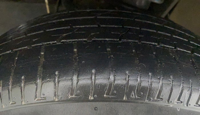 2014 Mahindra Xylo D4 BS IV, Diesel, Manual, 73,064 km, Left Front Tyre Tread