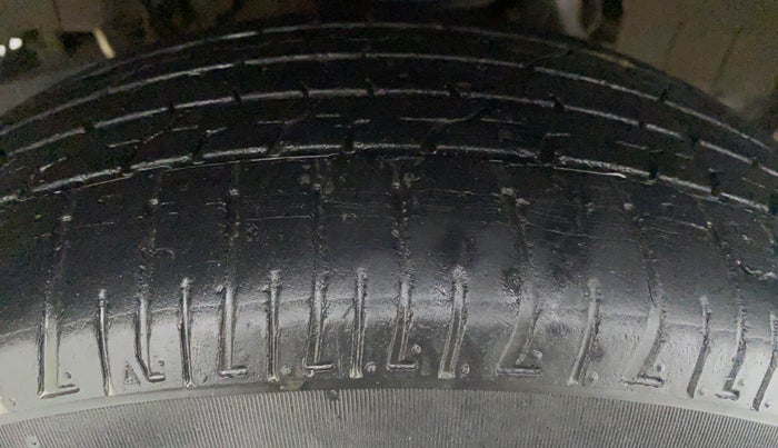 2014 Mahindra Xylo D4 BS IV, Diesel, Manual, 73,064 km, Right Front Tyre Tread