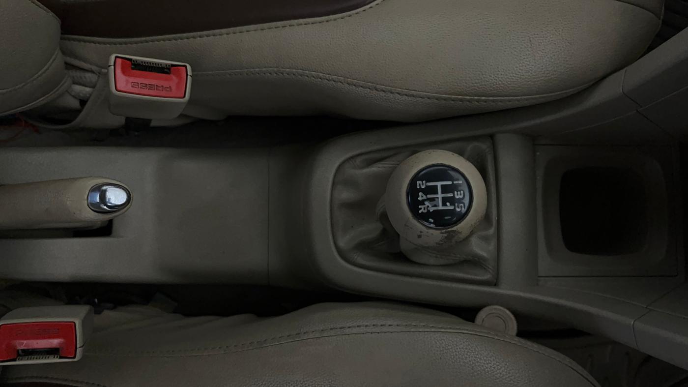 2014 Maruti Swift Dzire VXI, Petrol, Manual, 55,036 km, Gear Lever