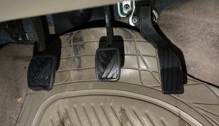 2014 Maruti Swift Dzire VXI, Petrol, Manual, 54,963 km, Pedals