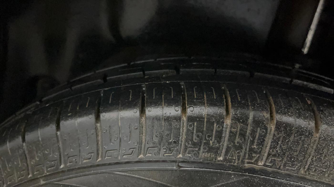 2014 Maruti Swift Dzire VXI, Petrol, Manual, 55,036 km, Left Rear Tyre Tread