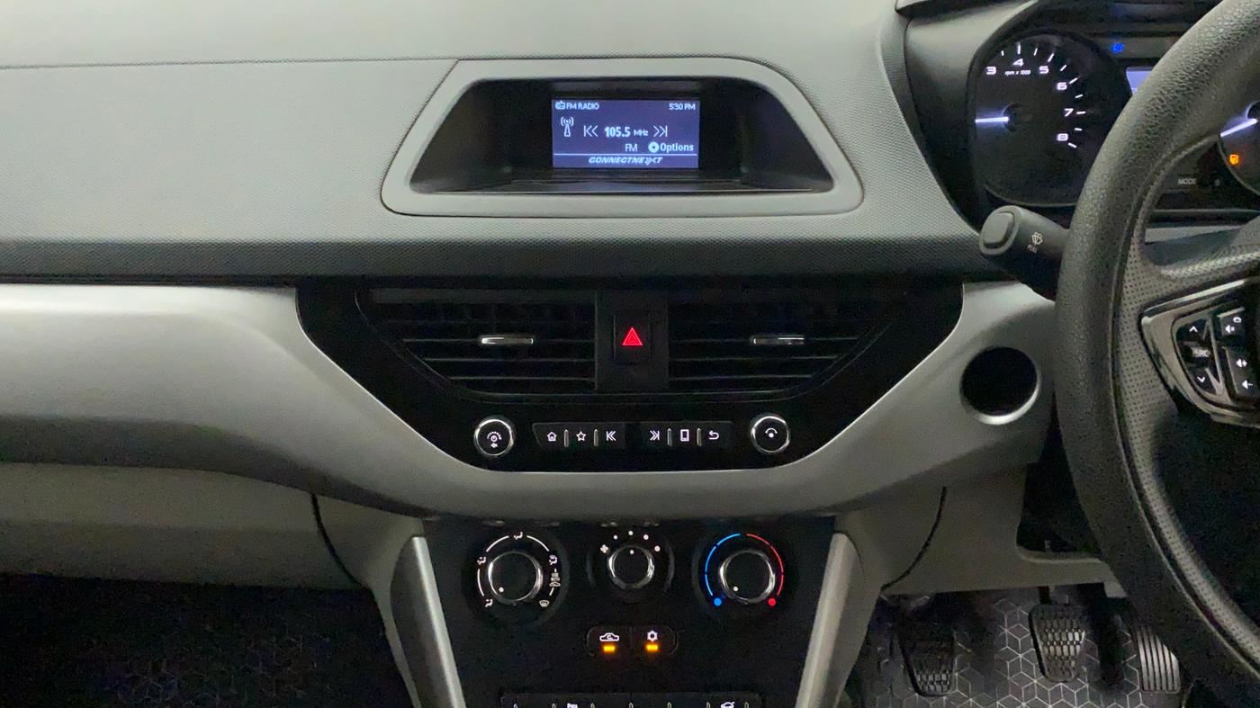 2018 Tata NEXON XM PETROL, Petrol, Manual, 39,594 km, Air Conditioner