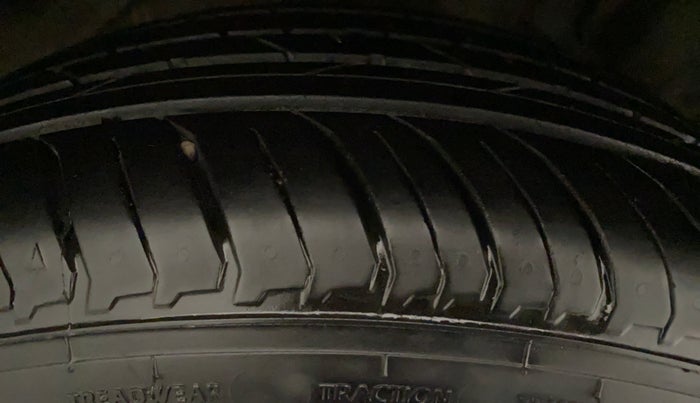 2018 Tata NEXON XM PETROL, Petrol, Manual, 39,594 km, Right Rear Tyre Tread