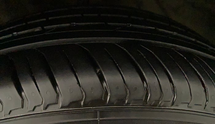 2018 Tata NEXON XM PETROL, Petrol, Manual, 39,594 km, Left Front Tyre Tread