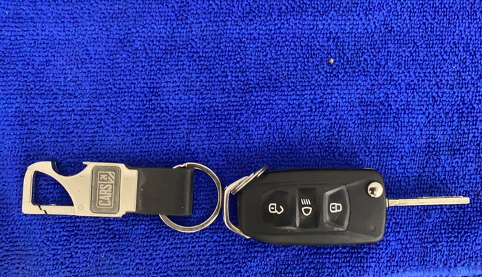 2018 Tata NEXON XM PETROL, Petrol, Manual, 39,594 km, Key Close Up