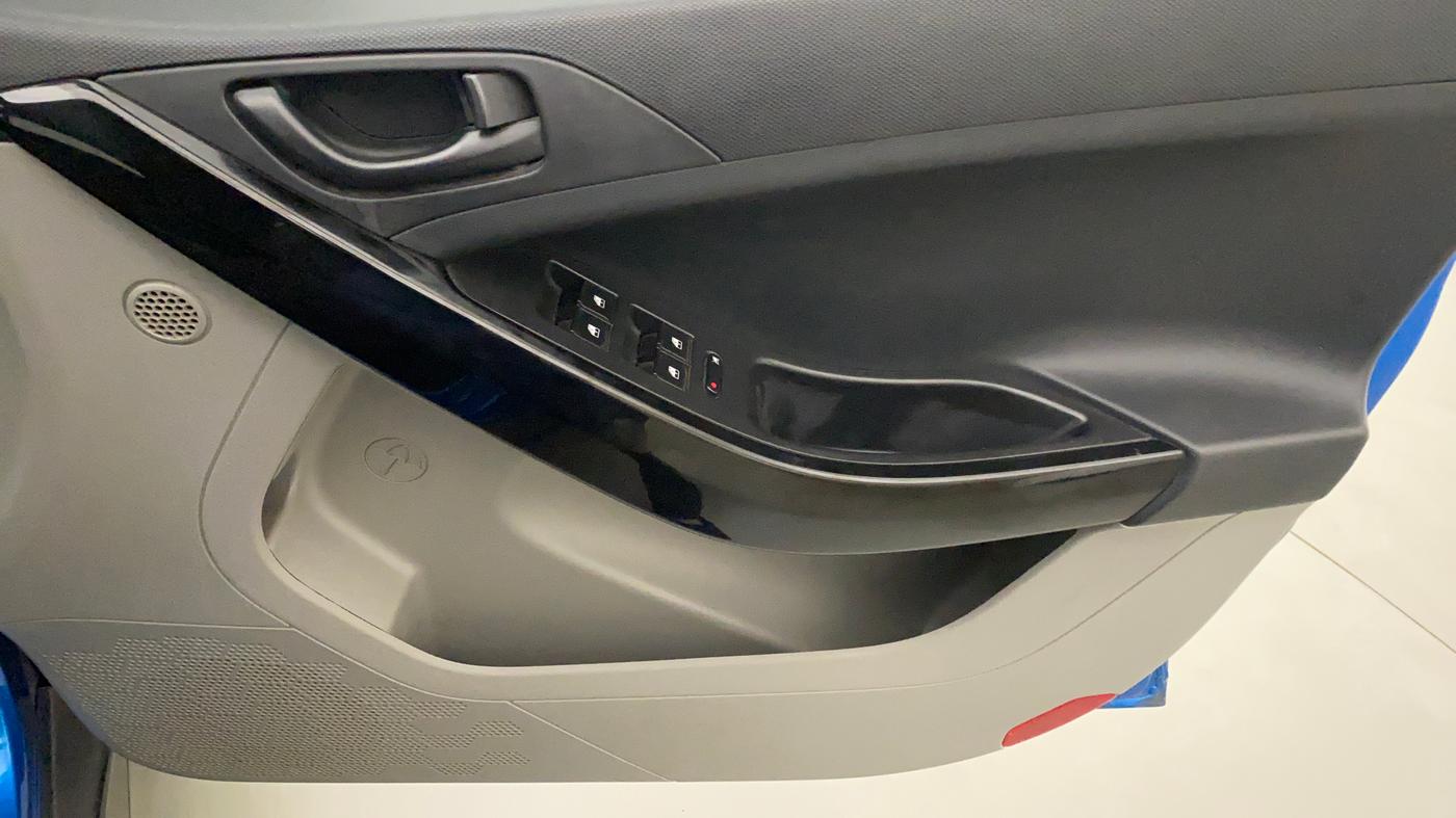 2018 Tata NEXON XM PETROL, Petrol, Manual, 39,594 km, Driver Side Door Panels Control