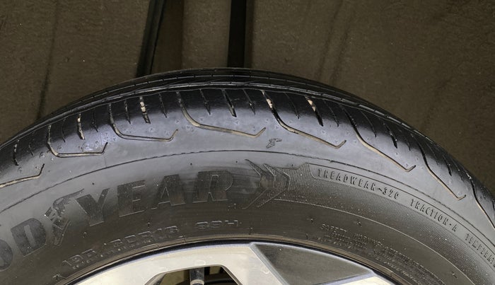 2023 Maruti FRONX ALPHA 1.0L TURBO 6 AT, Petrol, Automatic, 28,983 km, Right Rear Tyre Tread