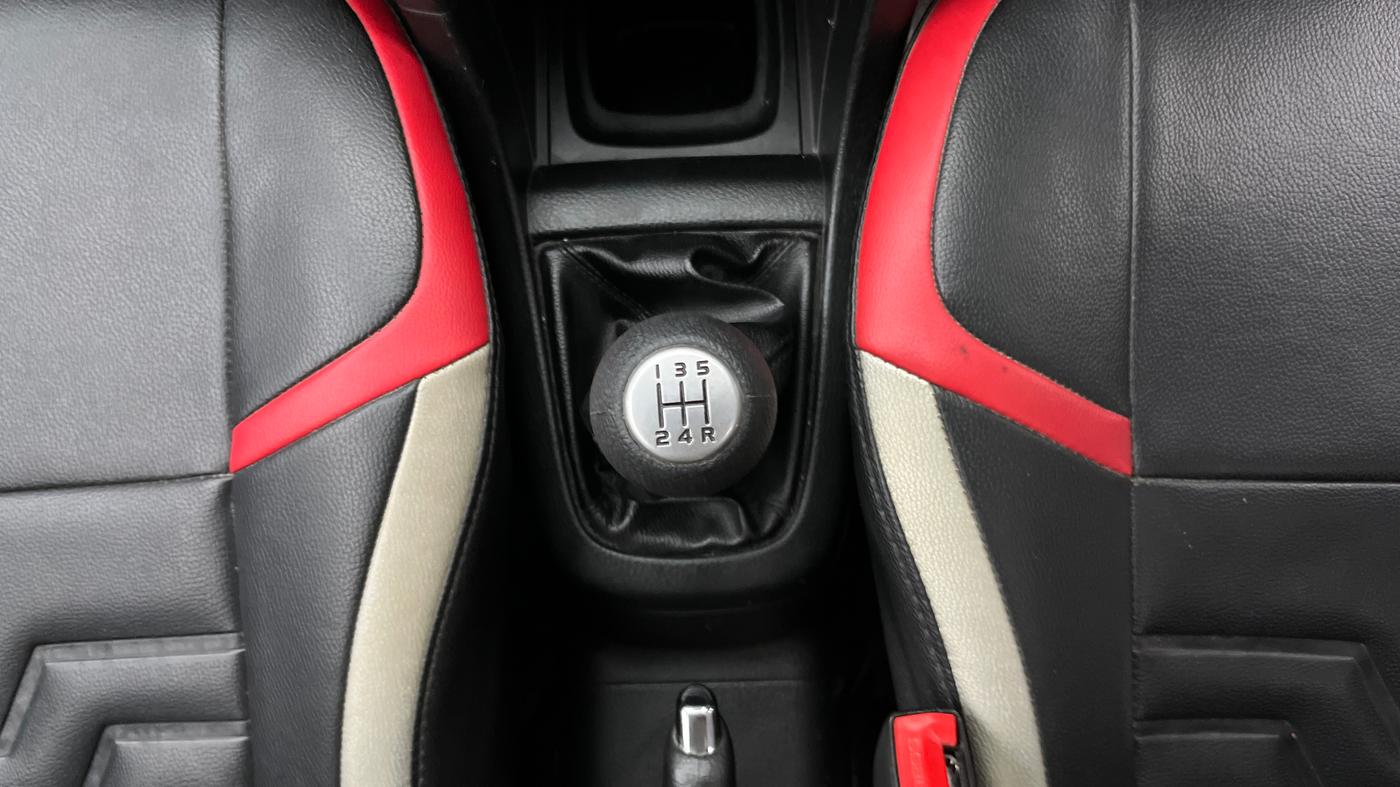 2015 Maruti Swift VXI, Petrol, Manual, 57,277 km, Gear Lever