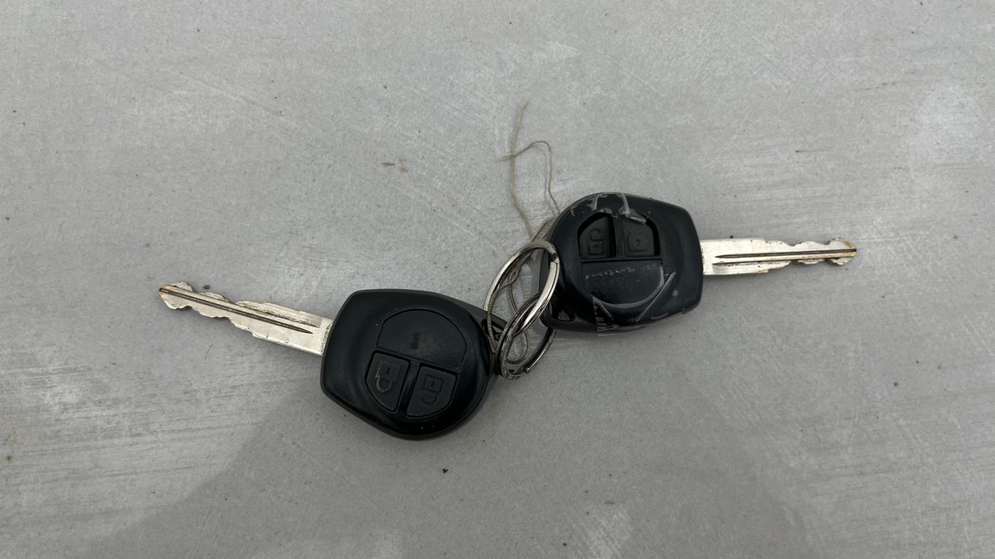 2015 Maruti Swift VXI, Petrol, Manual, 57,277 km, Key Close Up